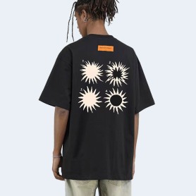 루이비통 엠브로이더리 썬 로고 티셔츠 블랙