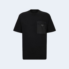 프라다 포켓 디테일 블랙 티셔츠